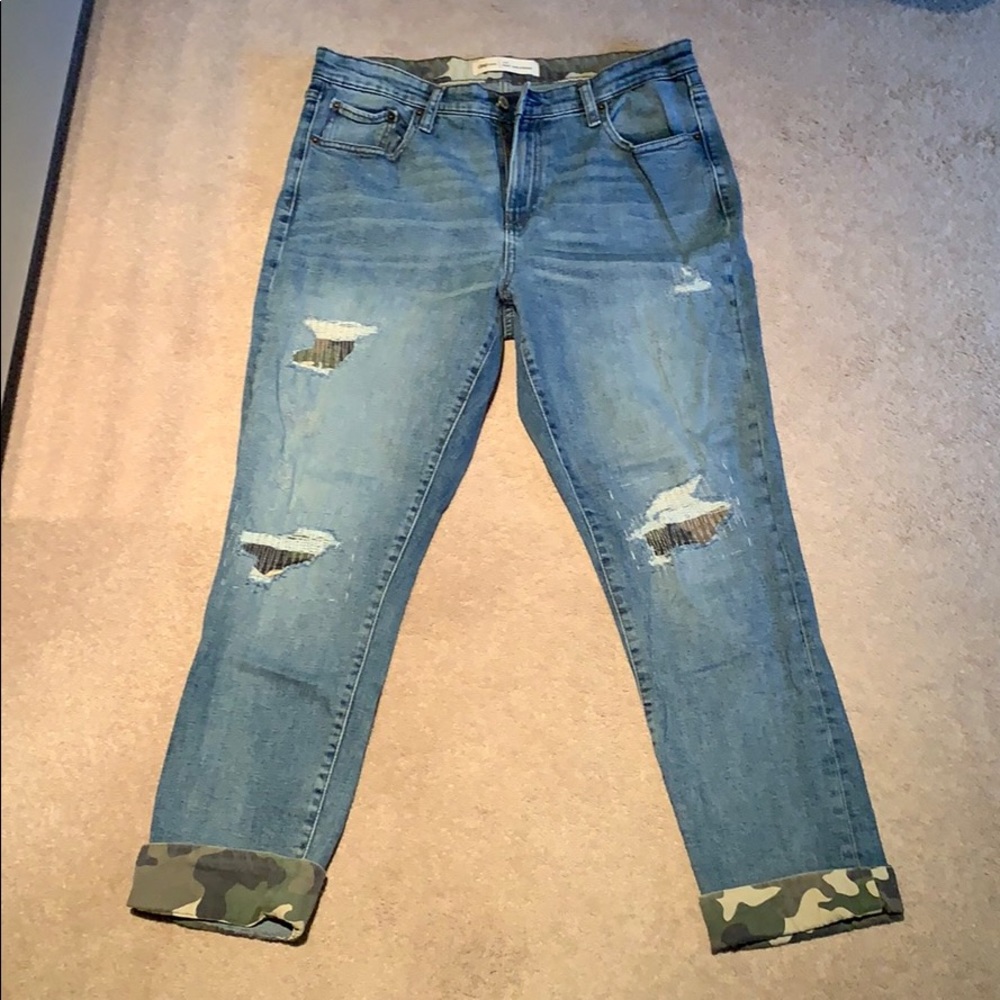 GAP distressed with camouflage cropped jeans